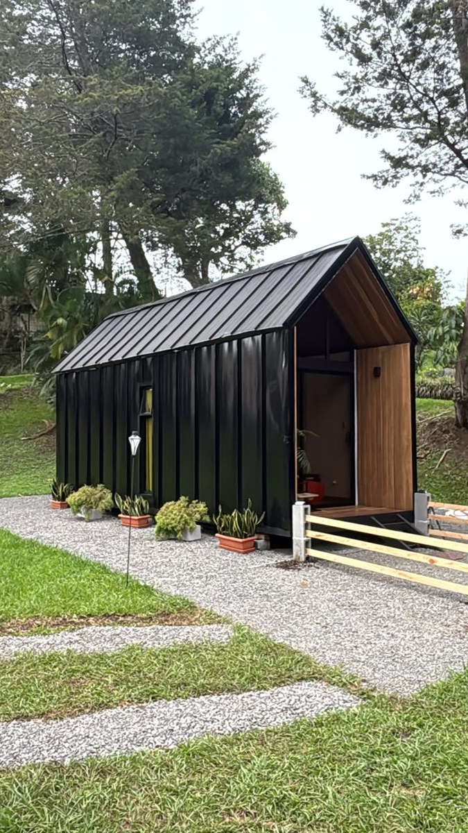 Tiny house entregada — vista frontal